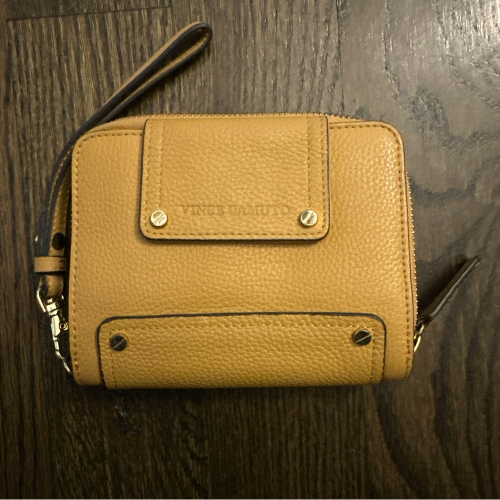 Vince Camuto Leather Indexer Clutch Wallet